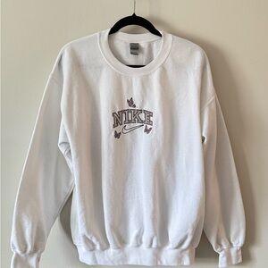 Gildan White Crewneck Women's Sweater